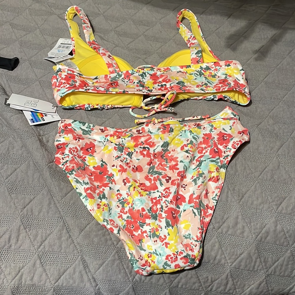 Bikini Set - Picture 2 of 4